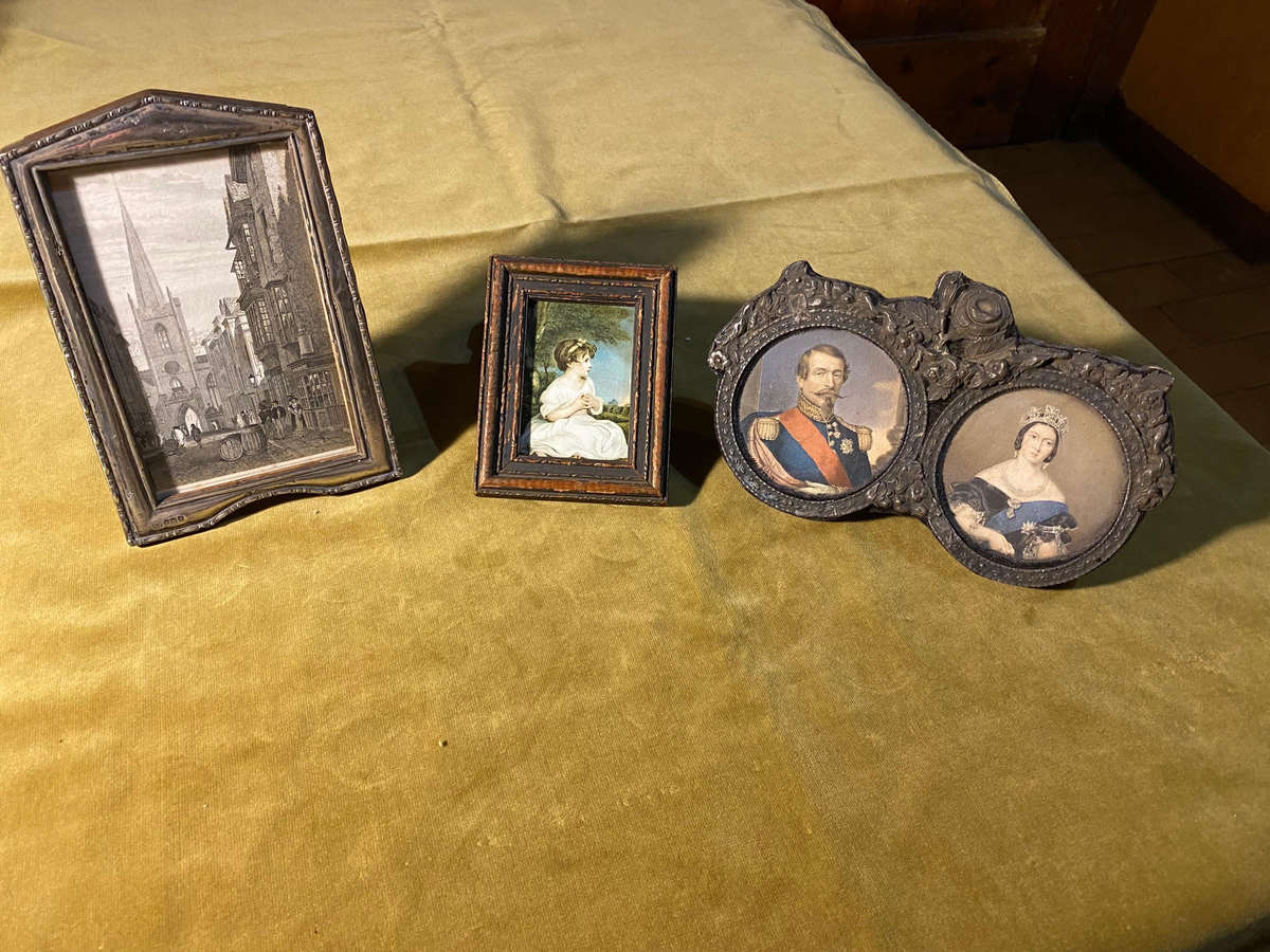 small antique frames x3