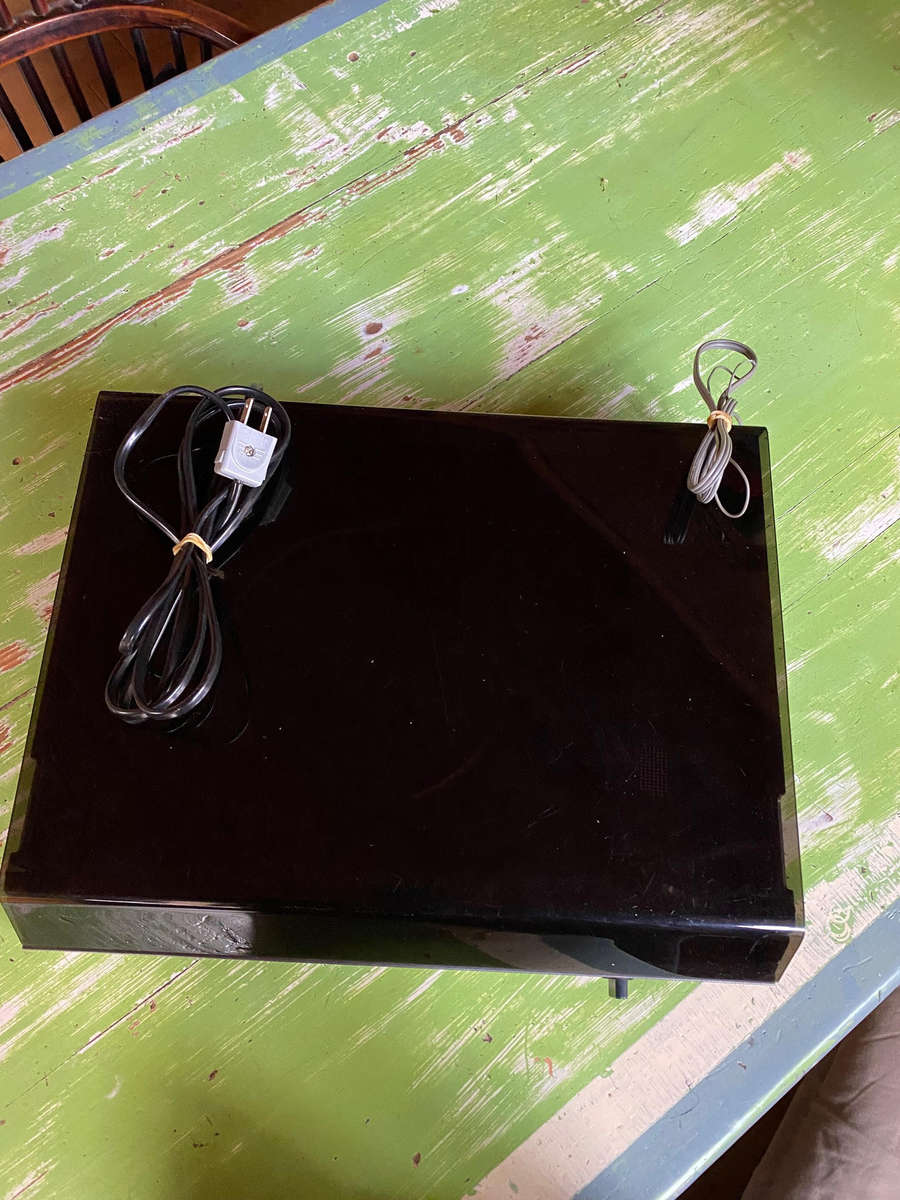 NAD 5120 Stereo Turntable