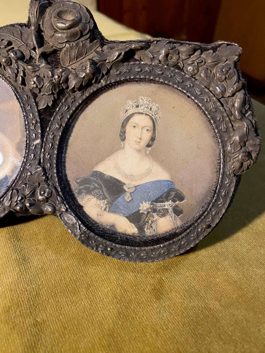 small antique frames x3