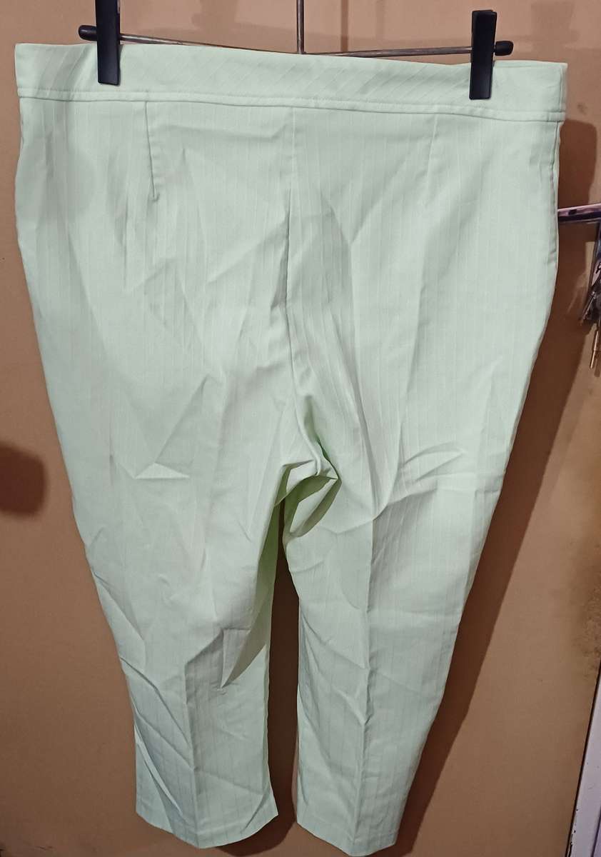 Ladies - Green Pants - Make - La Vie - Size - 16