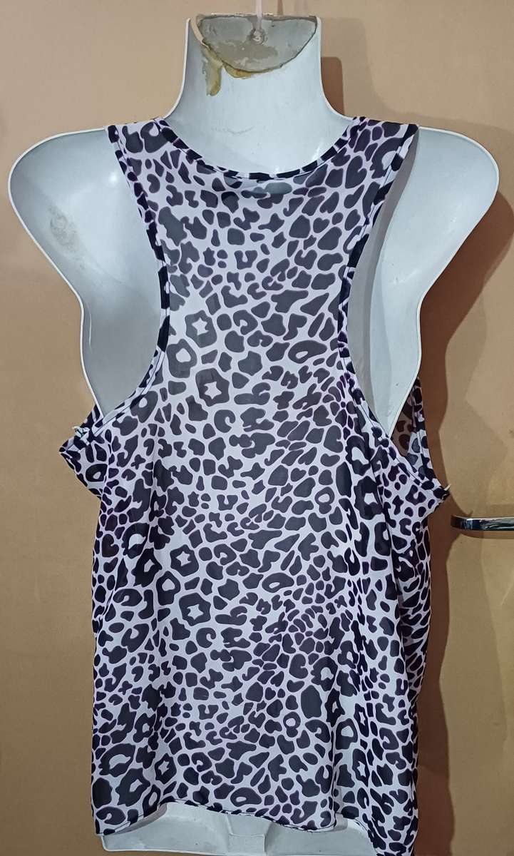 Ladies - Multicolored Top - Make - RT - Size - L