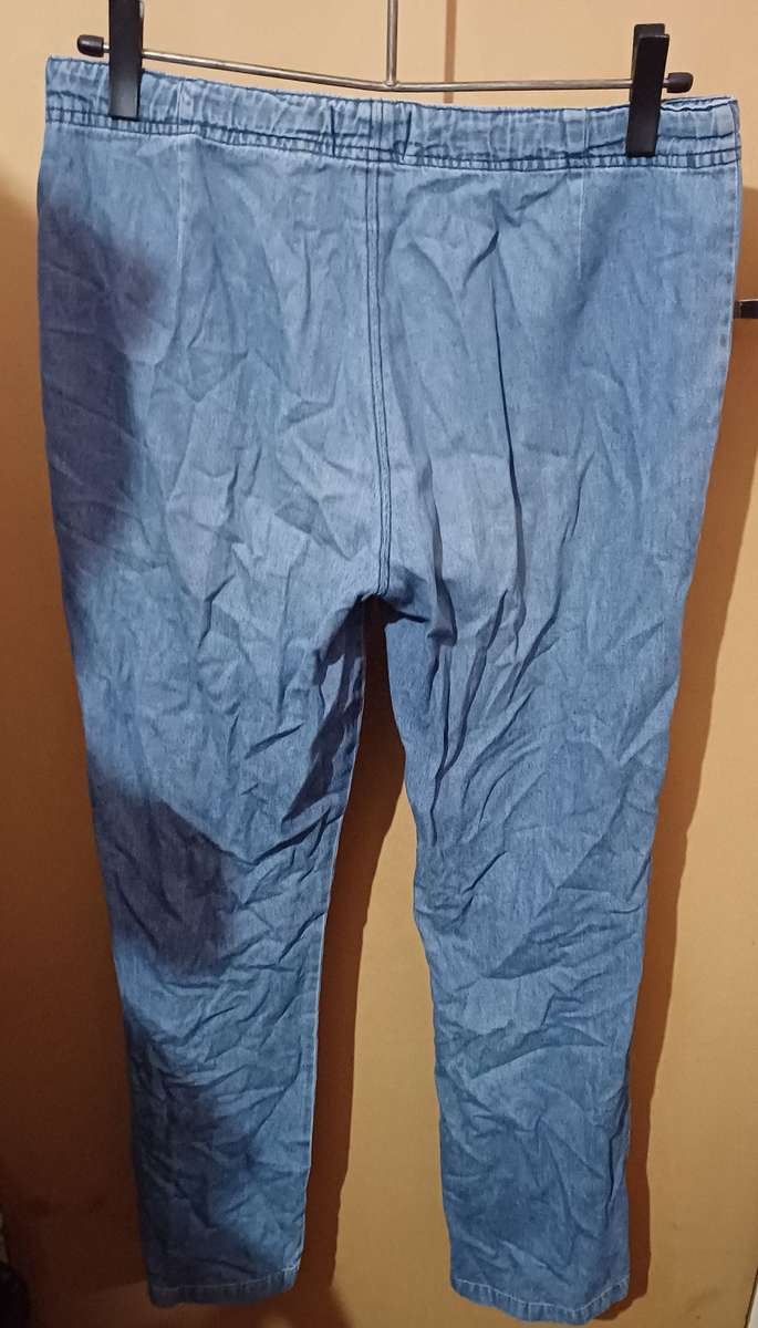 Ladies - Blue Jeans - Make - Casual American - Size - 36