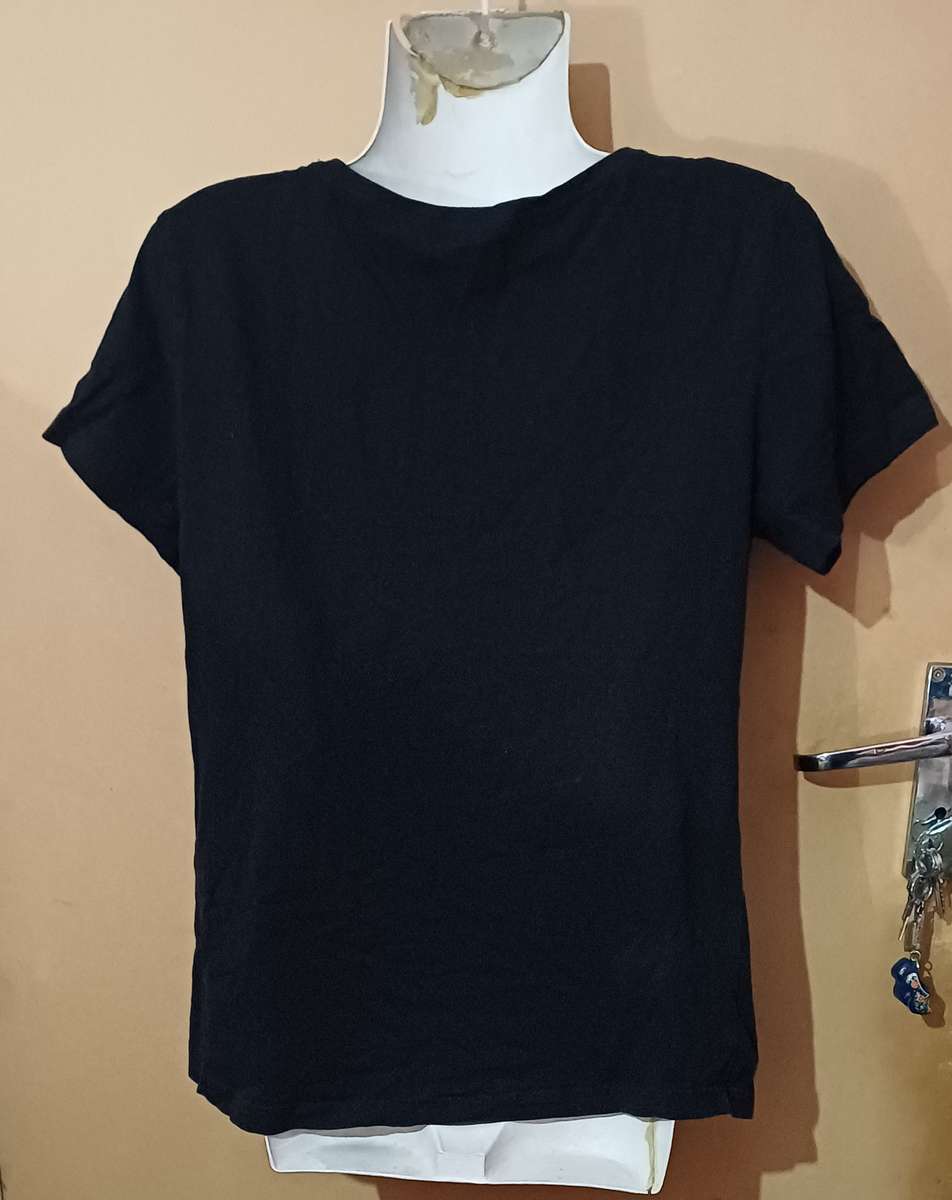 Ladies - Black T-Shirt - Make - Legend - Size - L The Stretch V