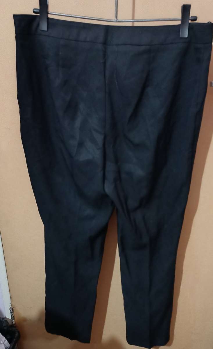 Ladies - Black Pants - Make - David Jones - Size - 14
