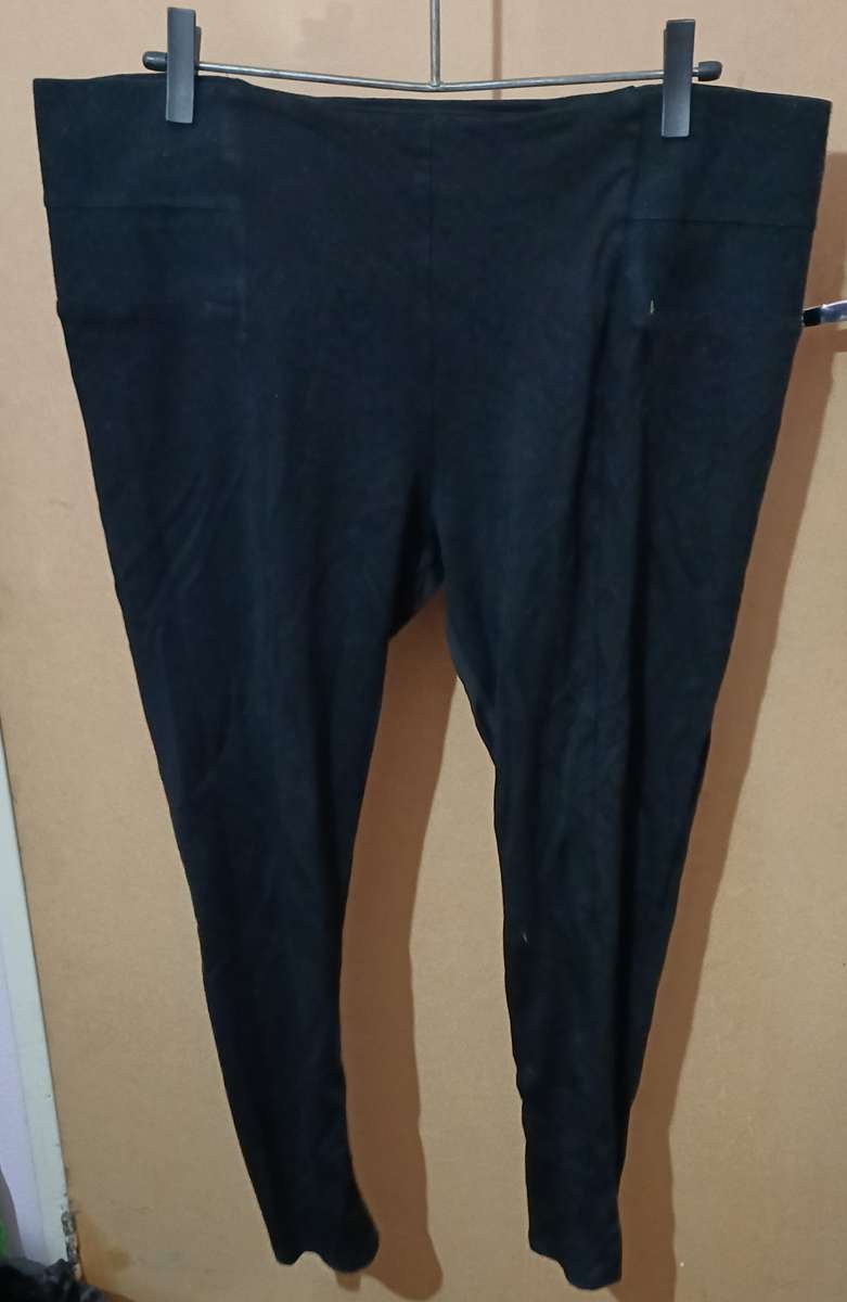 Ladies - Black Pants - Make - no make - Size - no size