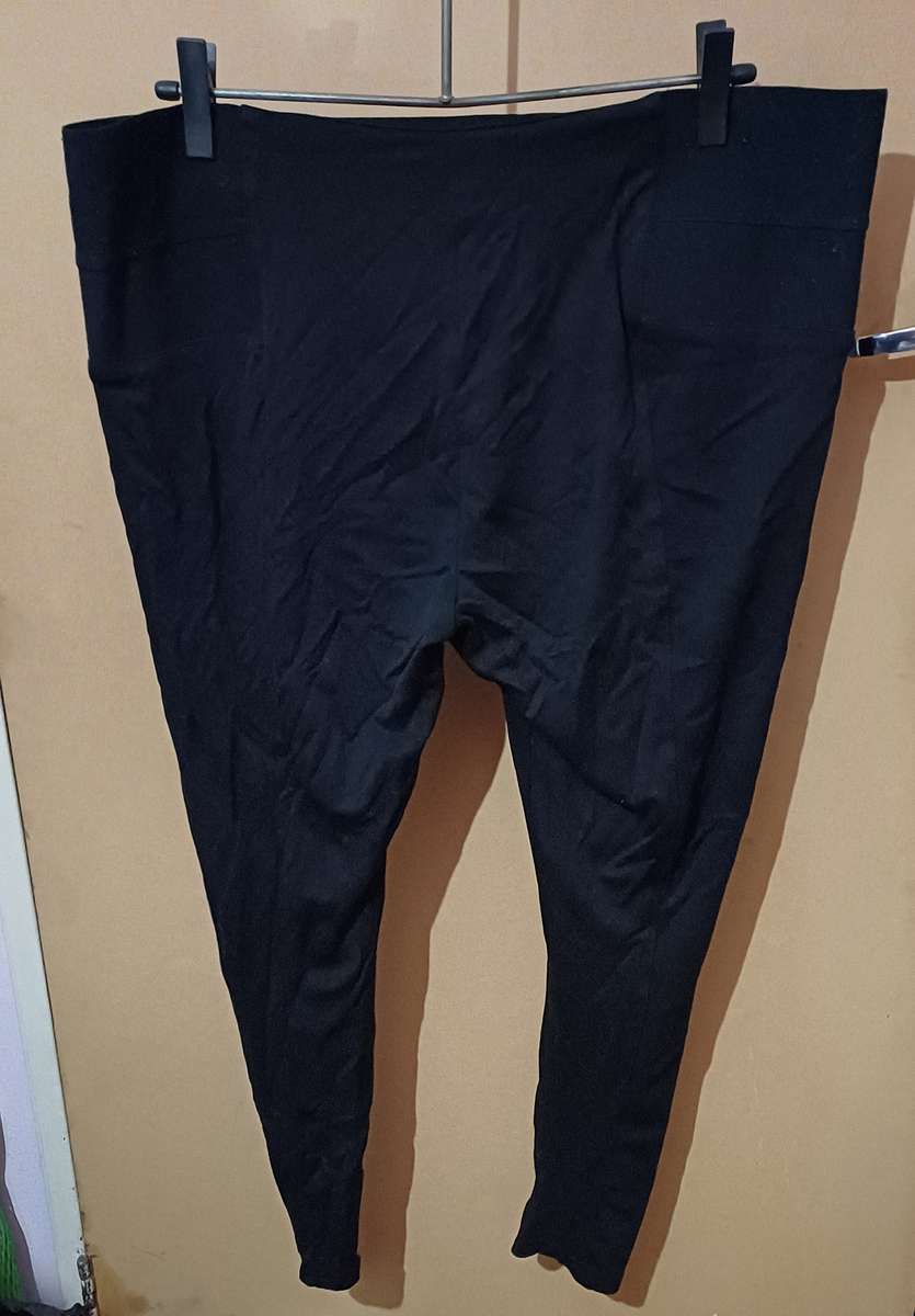 Ladies - Black Pants - Make - no make - Size - no size