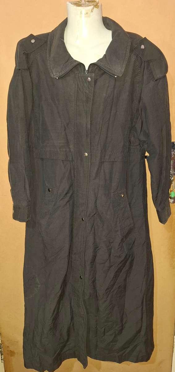 Ladies - Coat - Make - no make - Size - 36