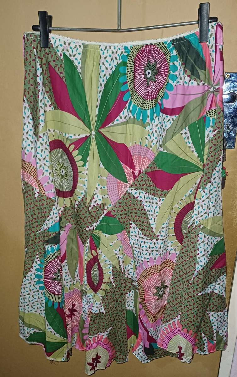 Ladies - Multicolored Skirt - Make - Foschini - Size - 14