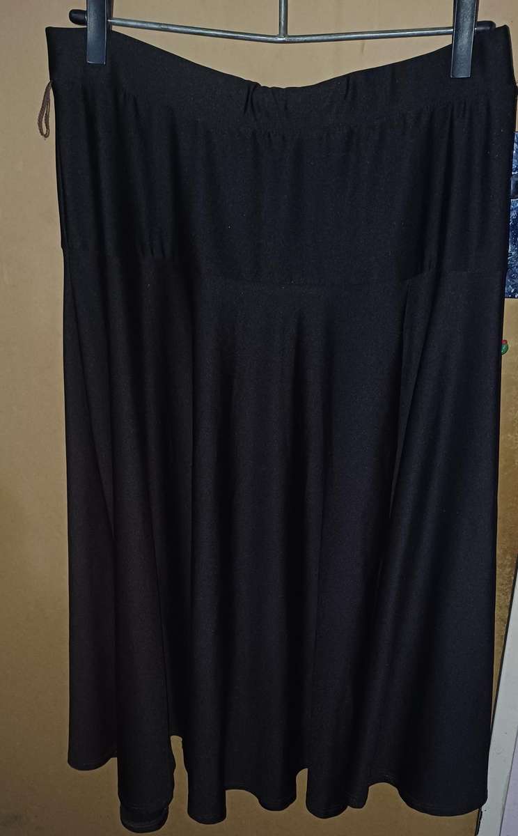Ladies - Skirt - Make - Merien Hall - Size - 14