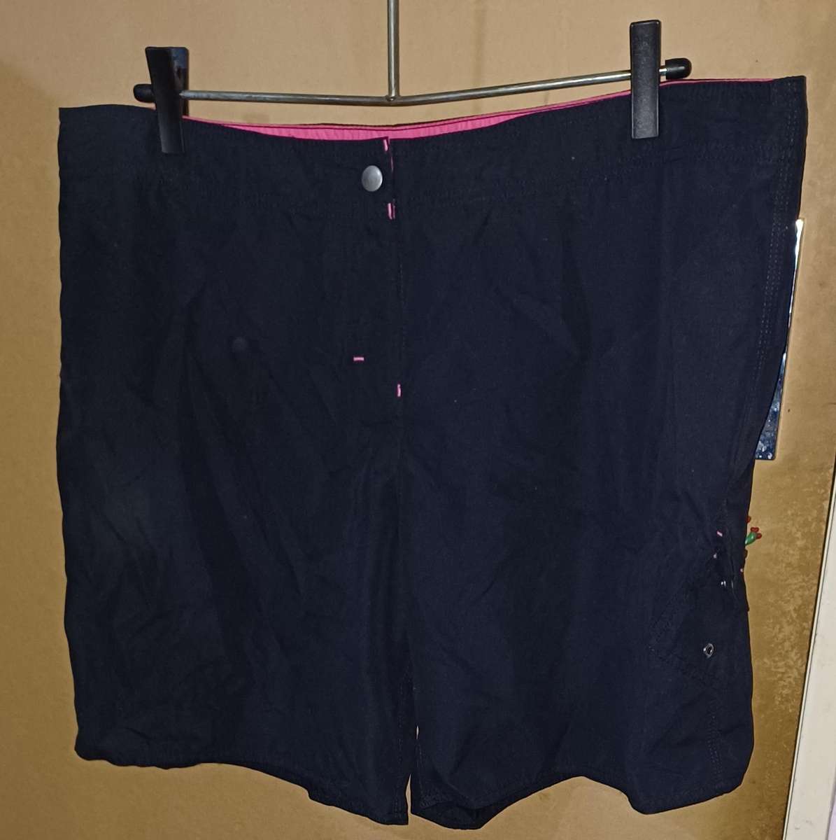 Ladies - Shorts - Make - Woolworths - Size - 18