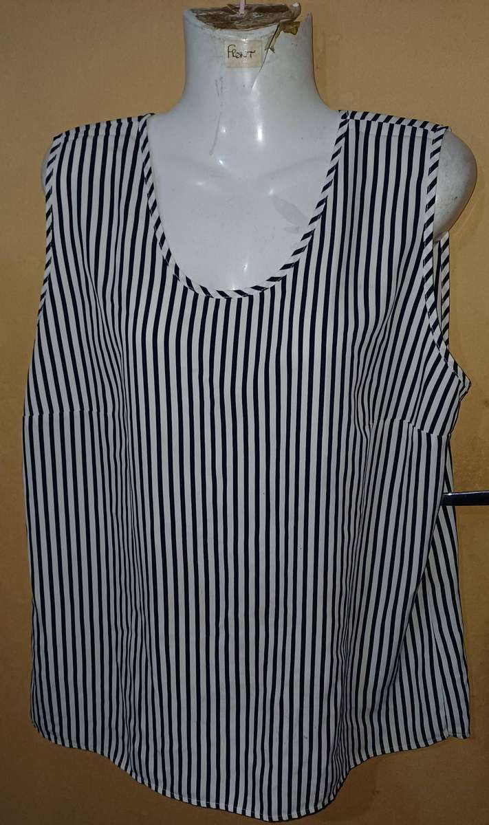 Ladies -  Multicolored Top - Make - No Make - Size - No Size