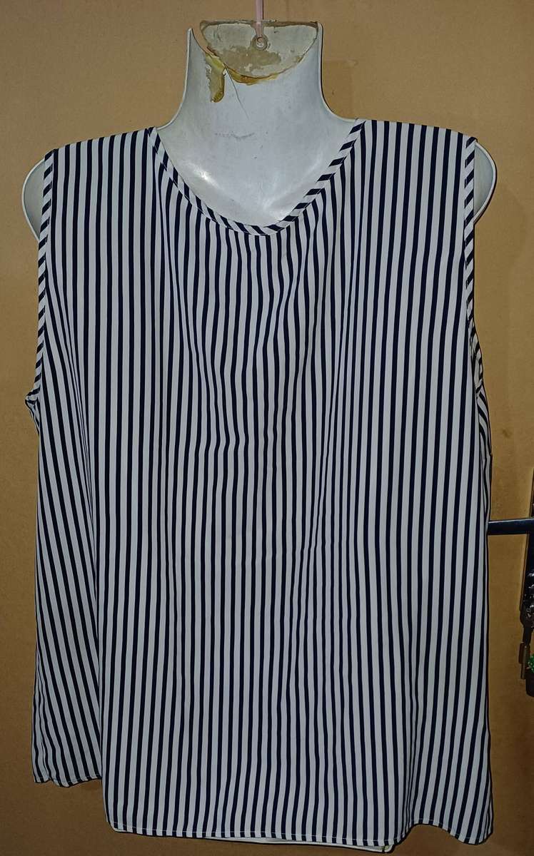 Ladies -  Multicolored Top - Make - No Make - Size - No Size