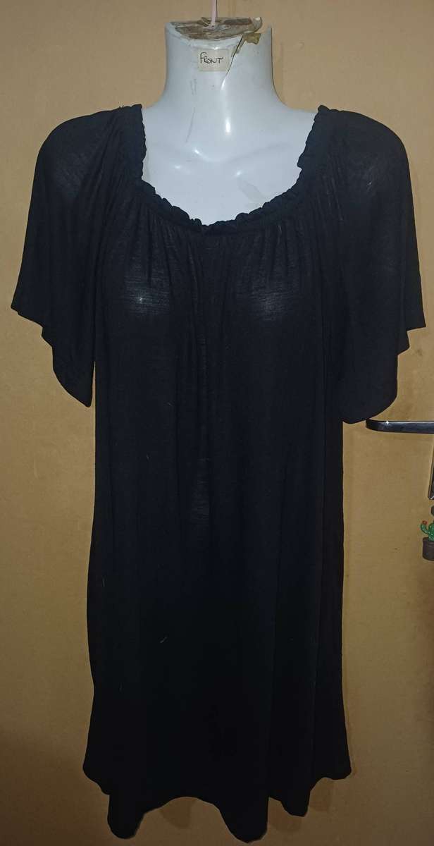 Ladies -  black top - Make - H&M - Size - xs