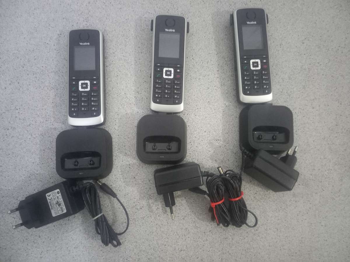 3x Yealink IP DECT W52P Phones