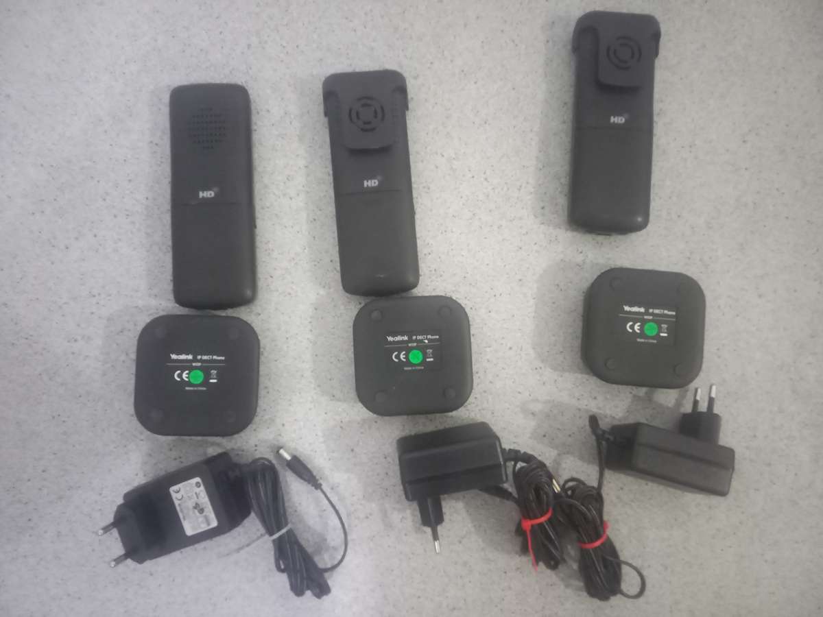 3x Yealink IP DECT W52P Phones