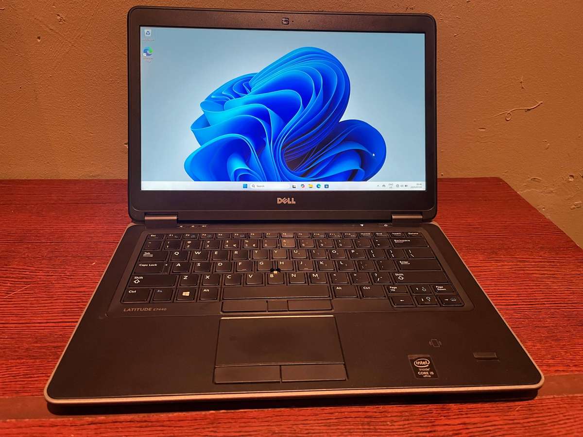 Dell Latitude E7440, 1080p | Intel i5 | 8GB RAM | SSD | Windows 11 Pro