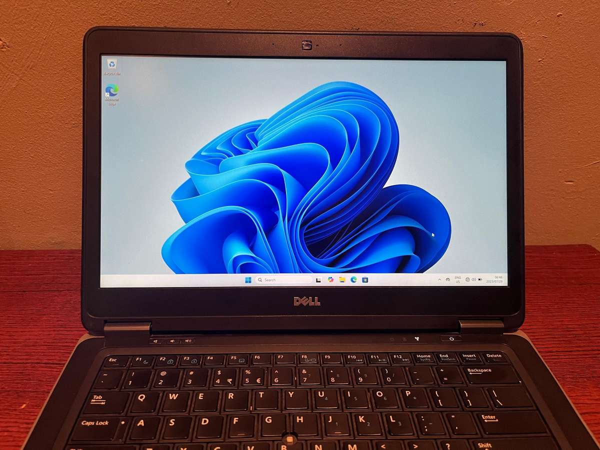 Dell Latitude E7440, 1080p | Intel i5 | 8GB RAM | SSD | Windows 11 Pro
