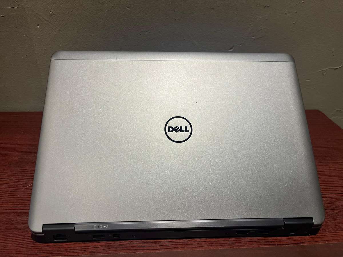 Dell Latitude E7440, 1080p | Intel i5 | 8GB RAM | SSD | Windows 11 Pro