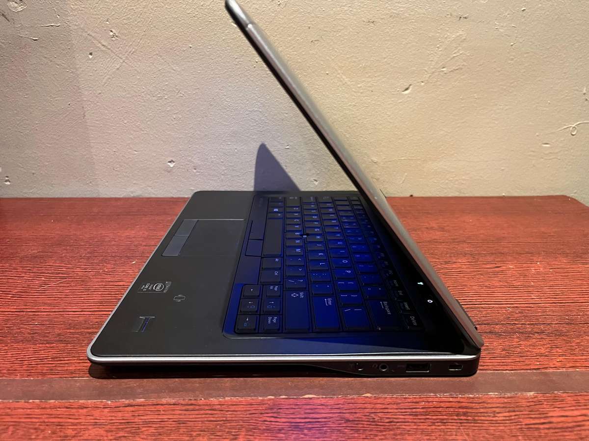 Dell Latitude E7440, 1080p | Intel i5 | 8GB RAM | SSD | Windows 11 Pro