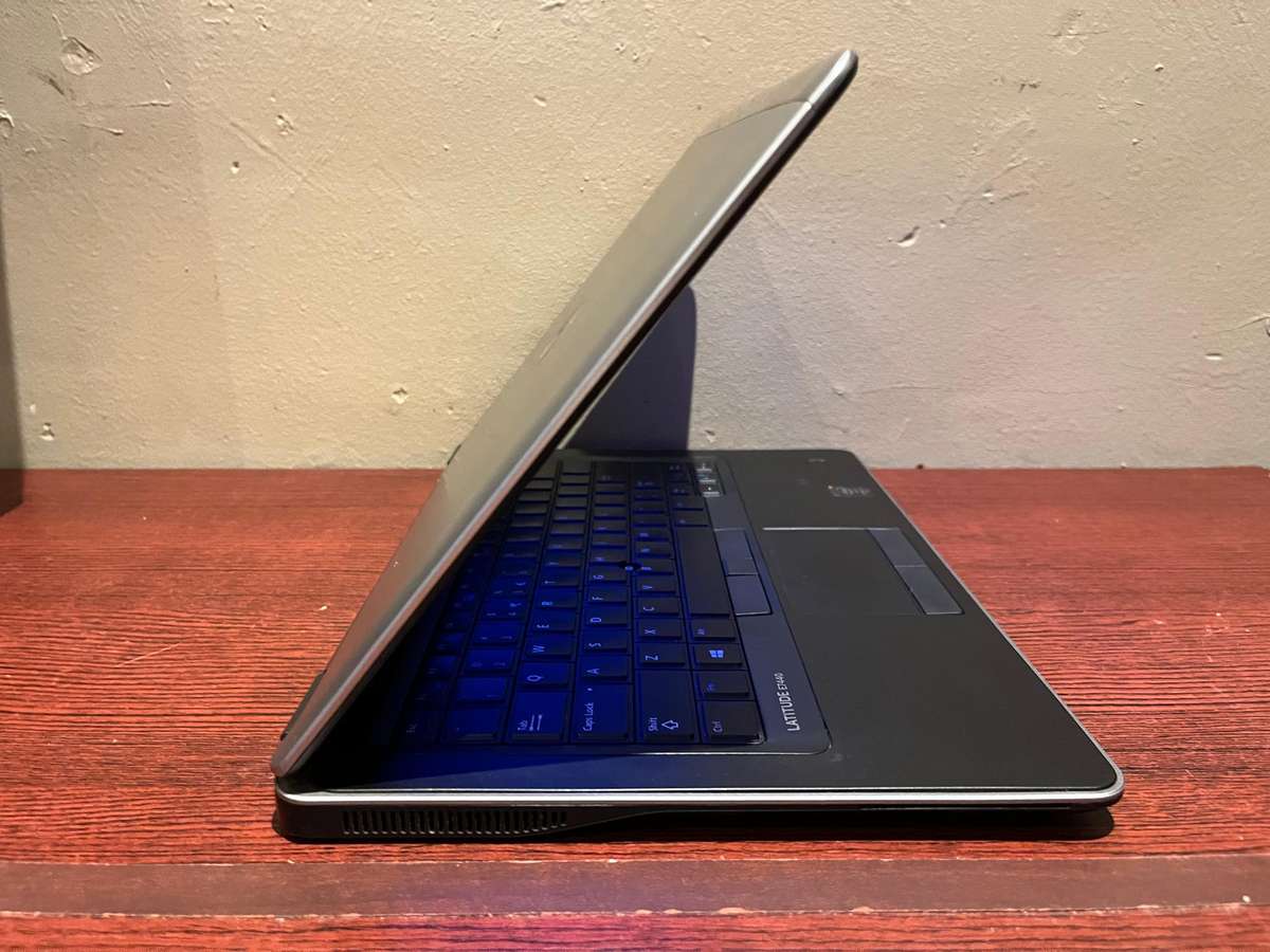 Dell Latitude E7440, 1080p | Intel i5 | 8GB RAM | SSD | Windows 11 Pro