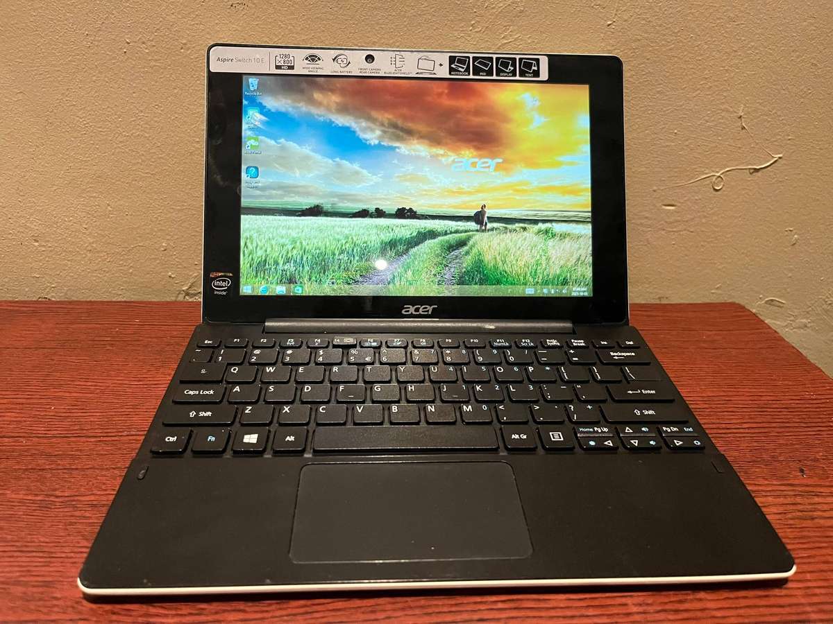 Acer Aspire Switch 10 E  2-in-1 Windows Tablet/Laptop  Touchscreen