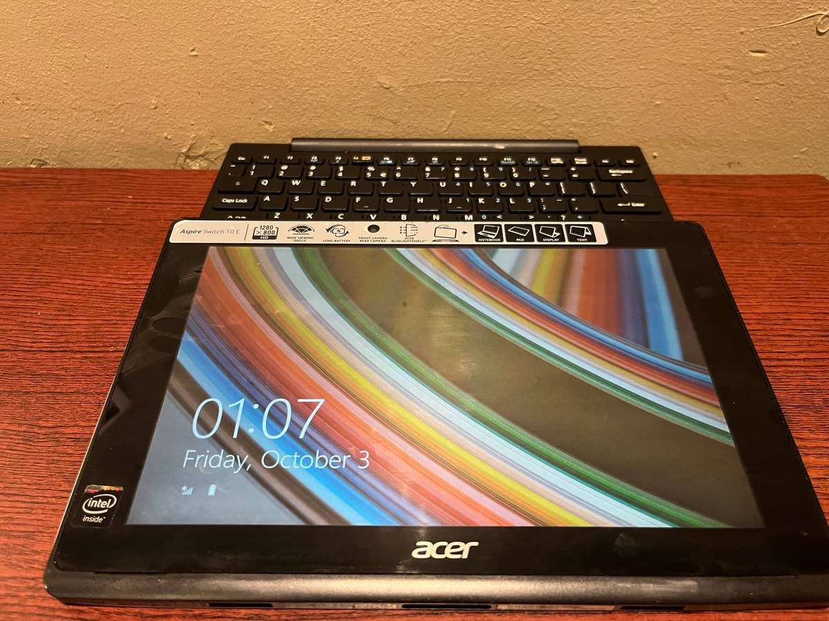 Acer Aspire Switch 10 E  2-in-1 Windows Tablet/Laptop  Touchscreen