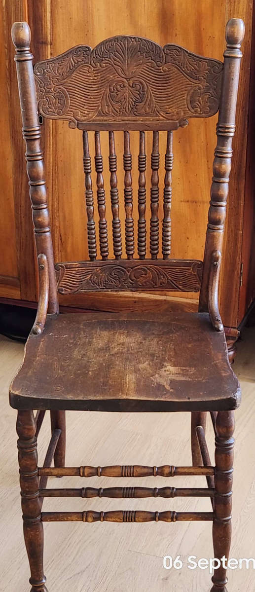 Colonial Oak Chair