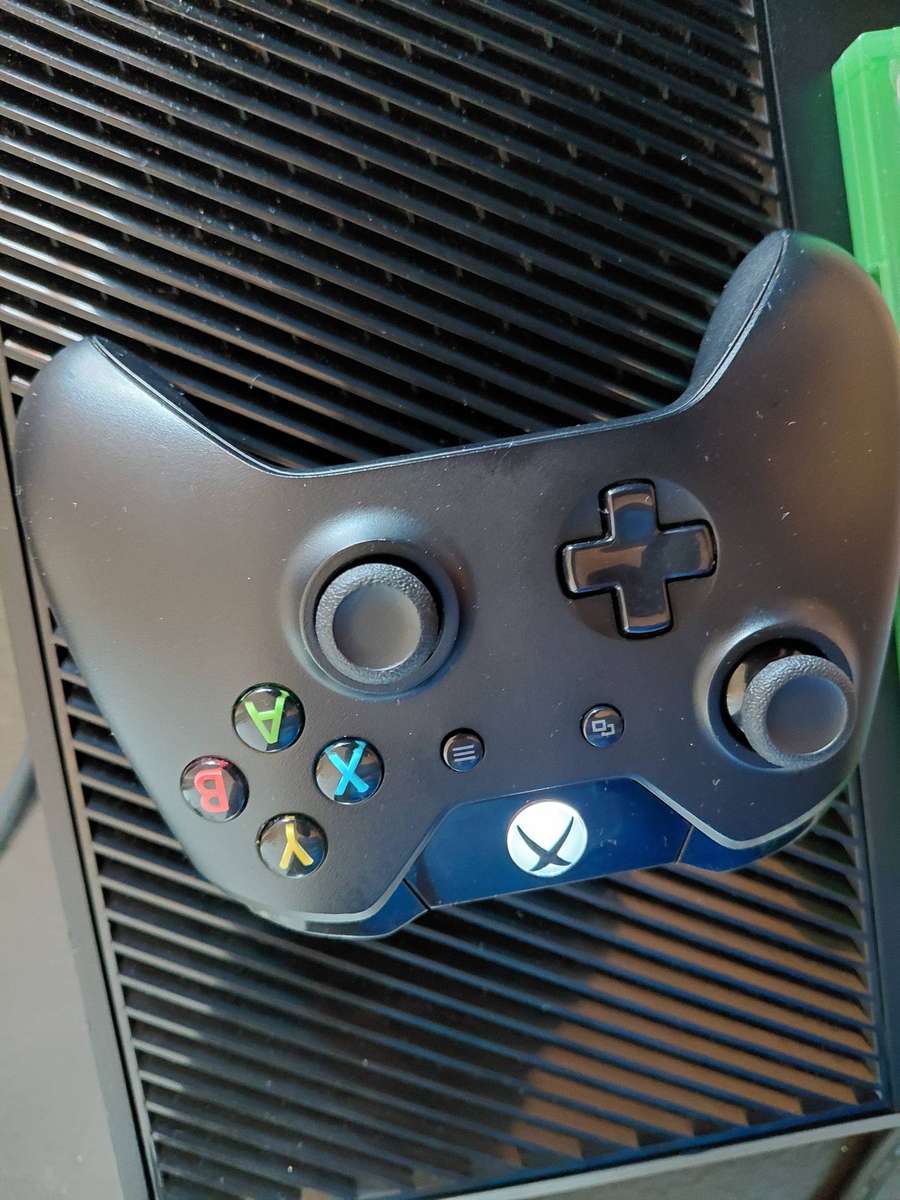Xbox One + Controller + Game **Bargain**