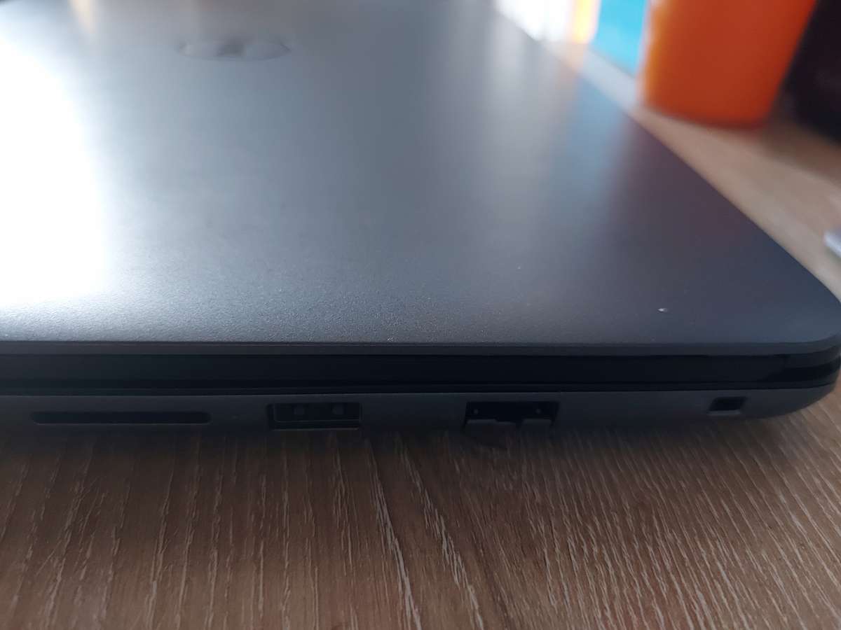 Dell vostro 5581 laptop