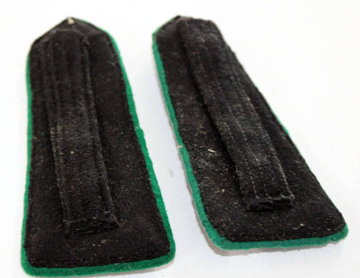 Colonial Italian MVSN Forestry Militia epaulettes.
