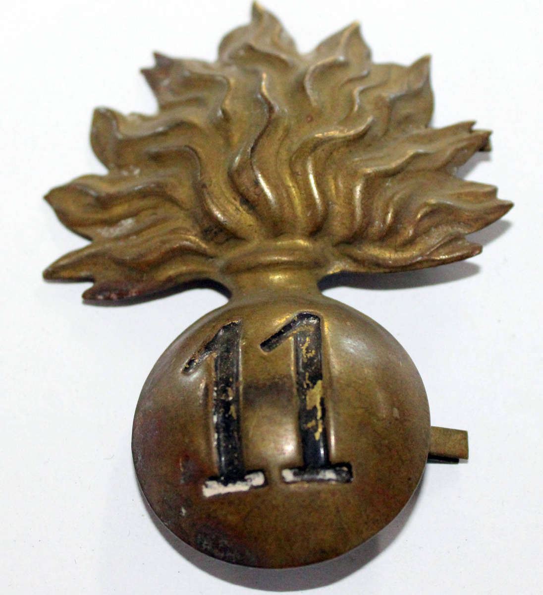 WW2 Italian 11th Grenadiers cap badge