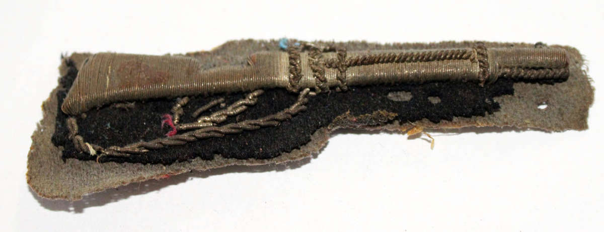 WW2 Italian marksman cloth badge (damaged)
