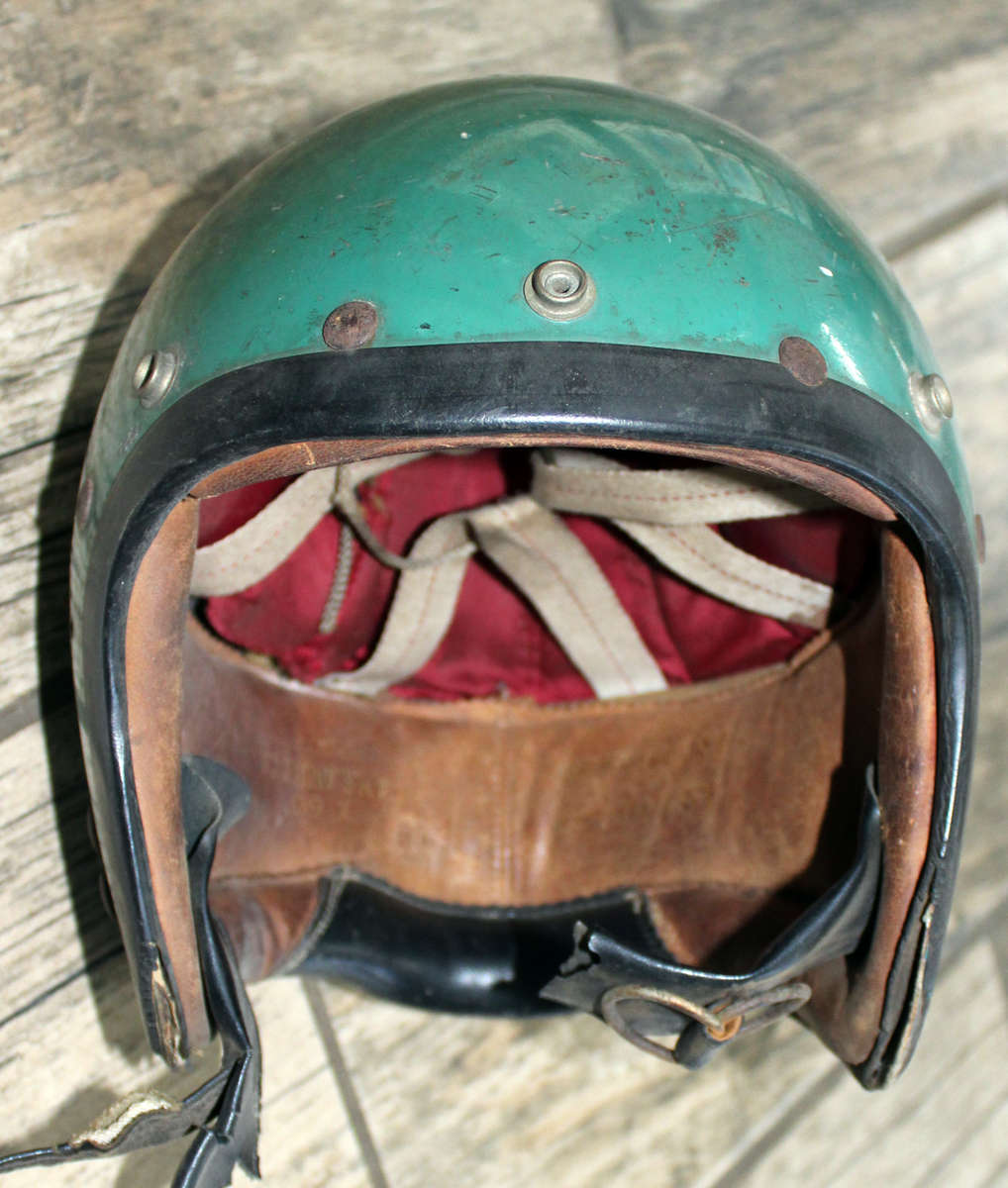 Skydiving helmet similar to those used in Rhodesia