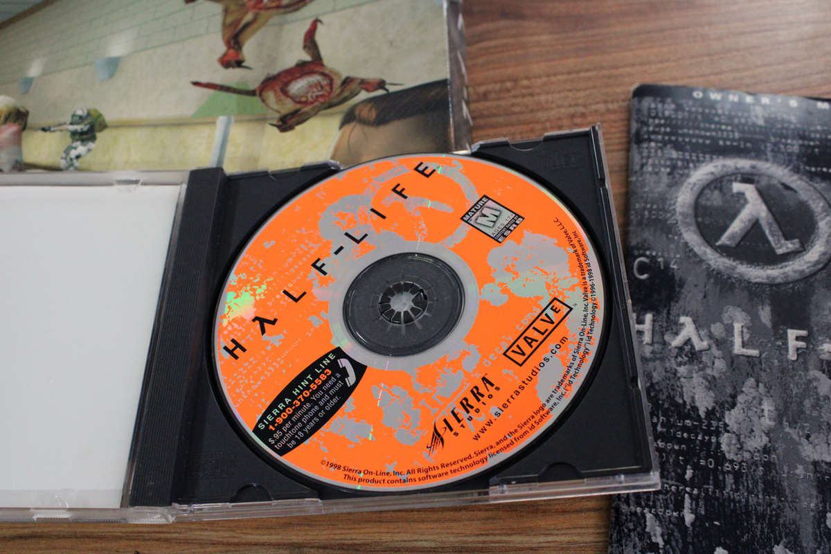 Vintage Big box PC game: Half Life (CD)