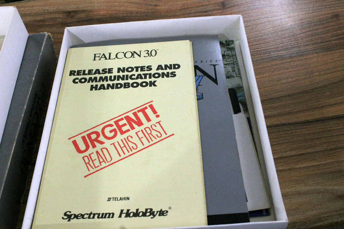 Vintage Big box PC game: Falcon 3.0 (3.5 Floppy)