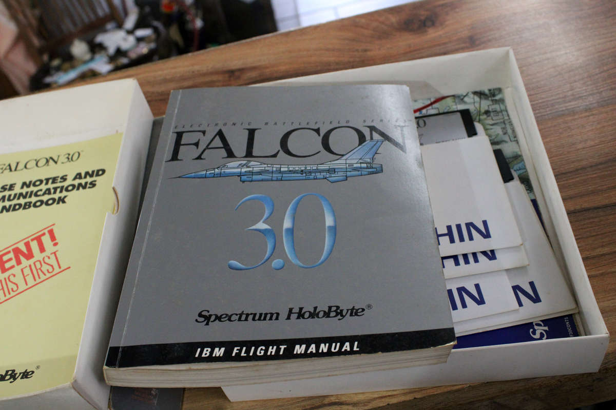 Vintage Big box PC game: Falcon 3.0 (3.5 Floppy)