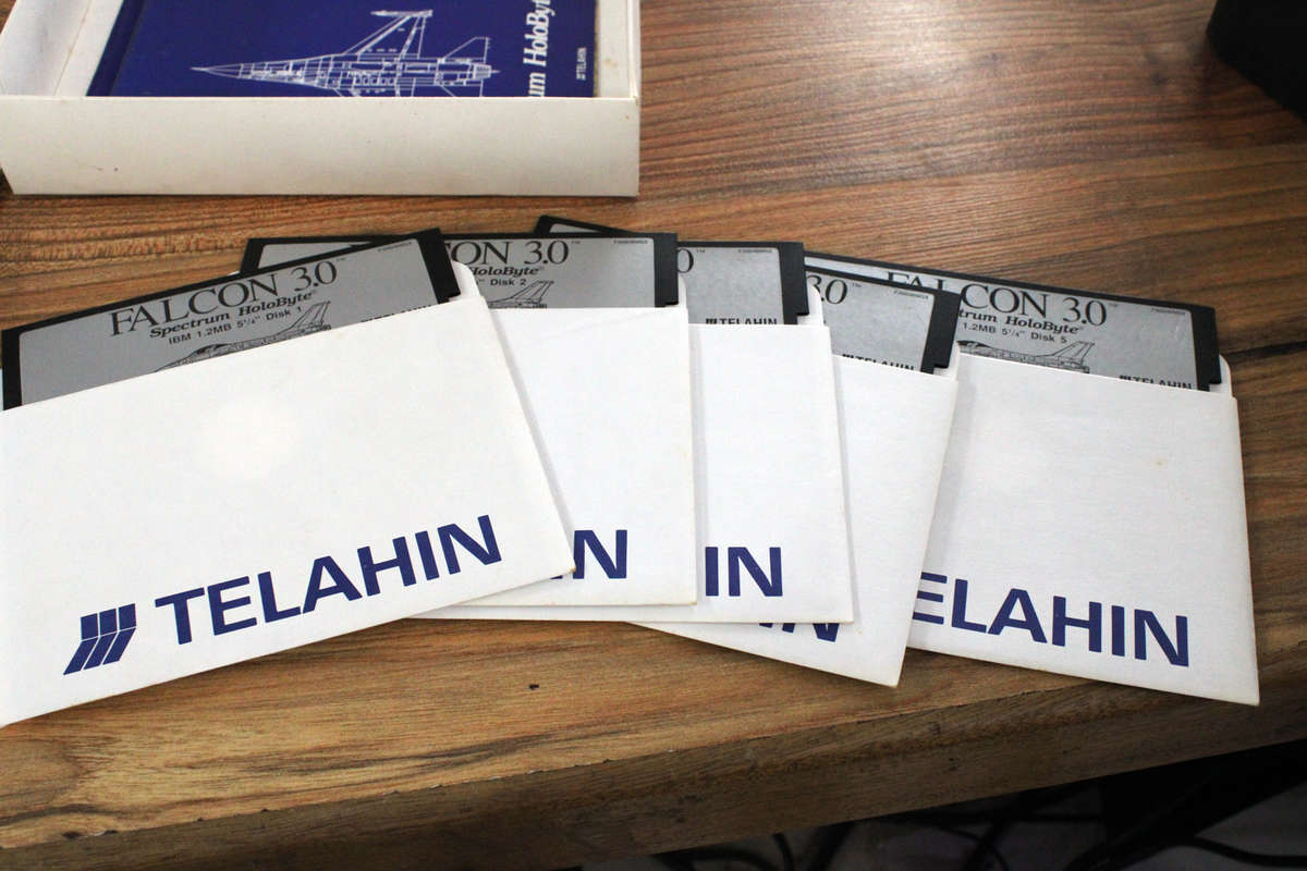 Vintage Big box PC game: Falcon 3.0 (3.5 Floppy)