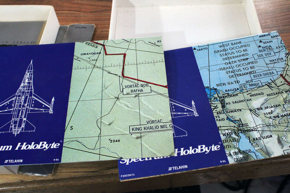 Vintage Big box PC game: Falcon 3.0 (3.5 Floppy)