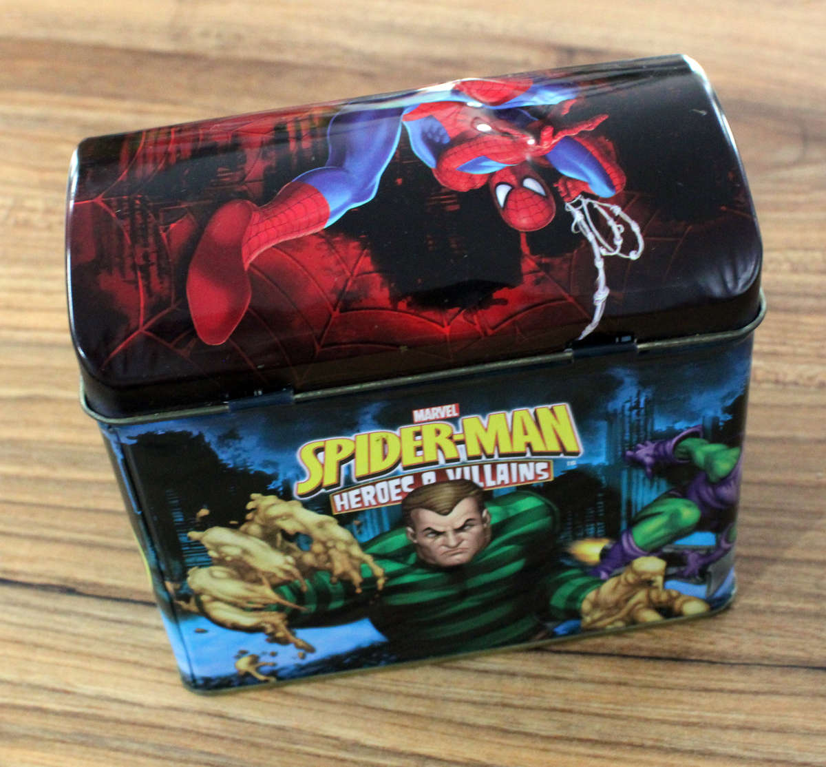 Over 200 Spiderman Heroes and villains cards in tin