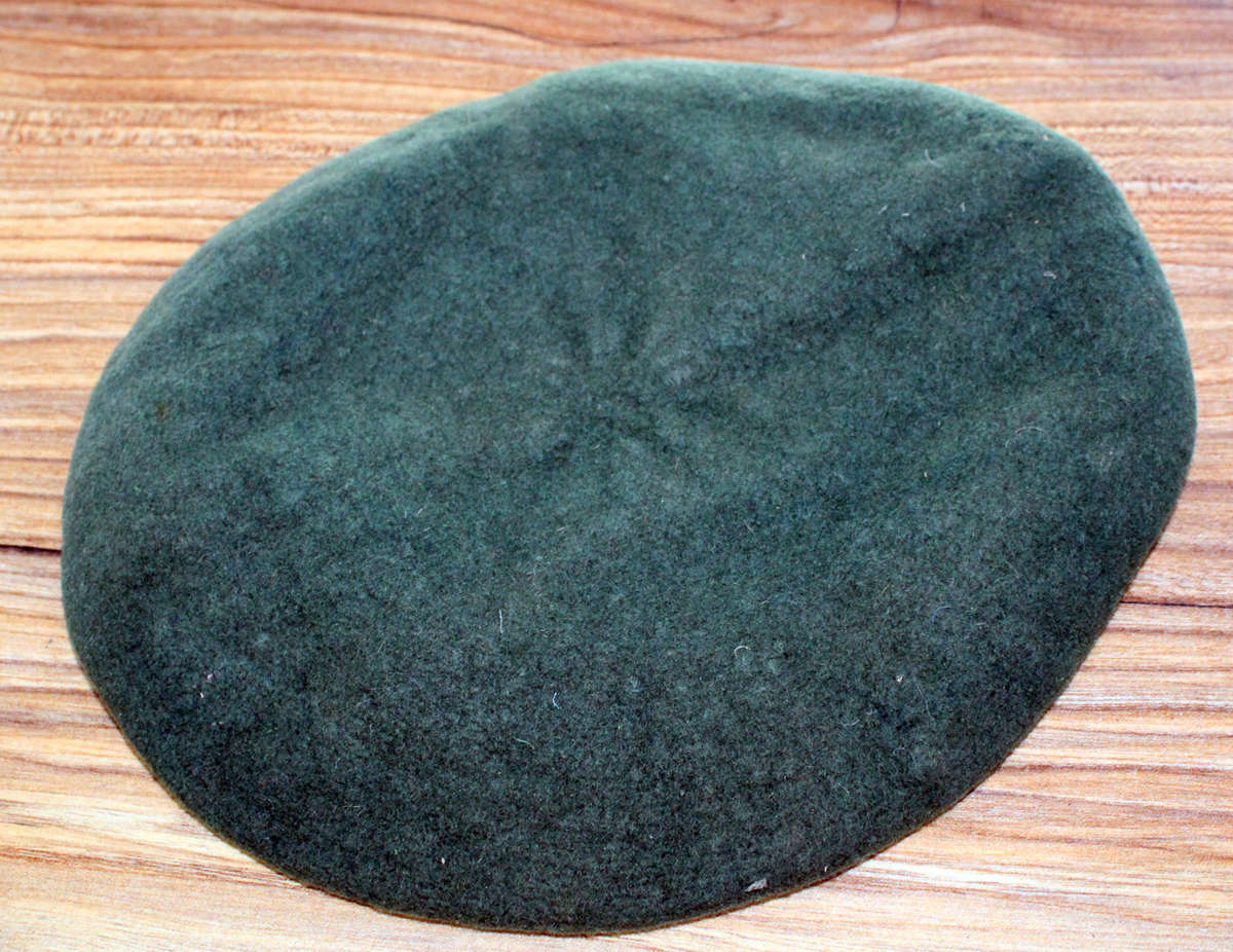 Infantry beret with badges