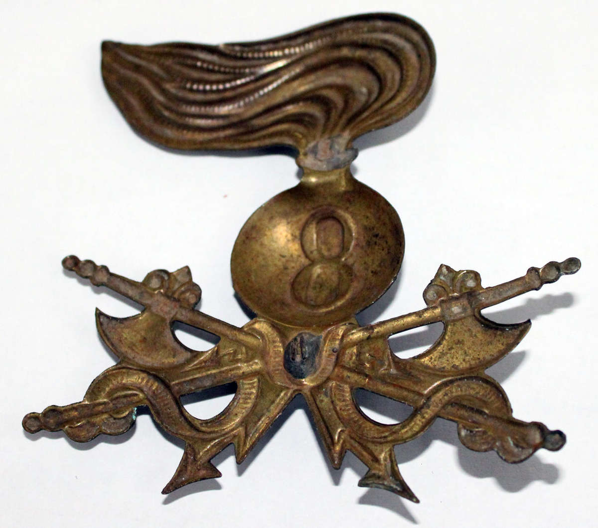 WW2 Italian 8th Engineers cap badge