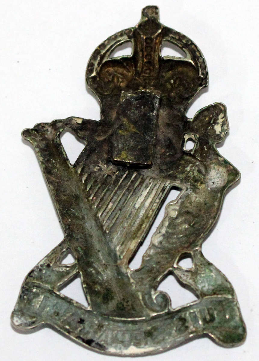 Royal Irish Regiment cap badge (NO PINS)