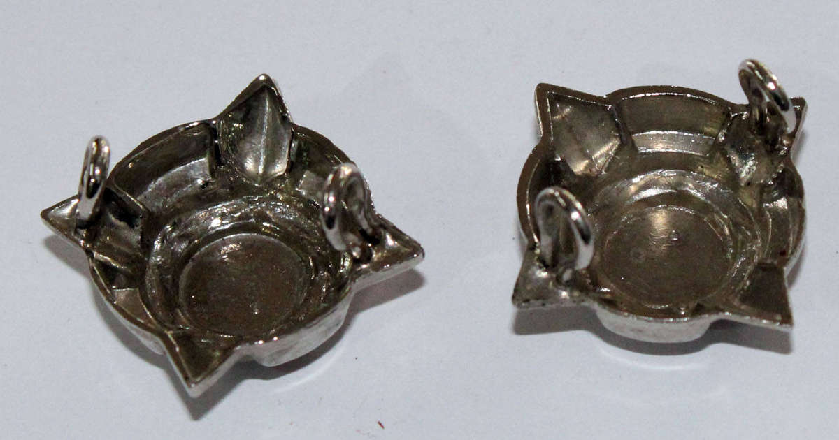 Facing pair of Zimbabwe Lieutenant pips