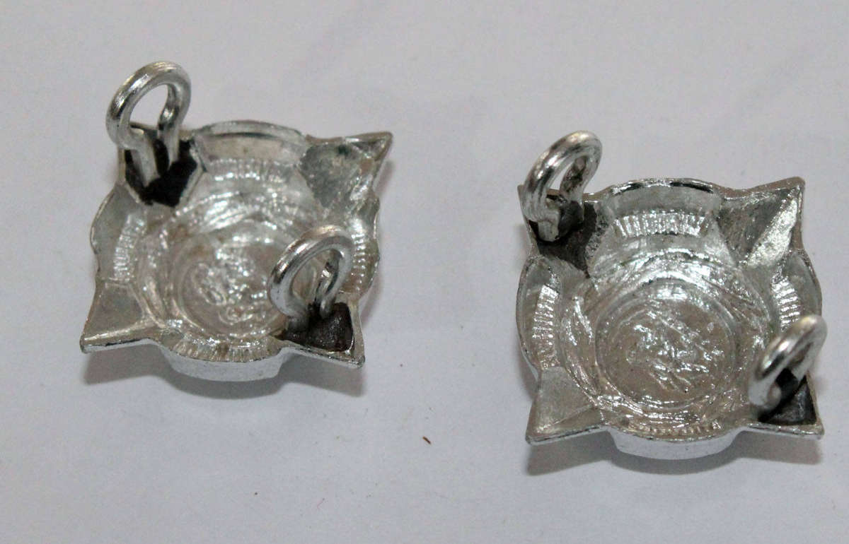 Facing pair of Rhodesian Lieutenant pips