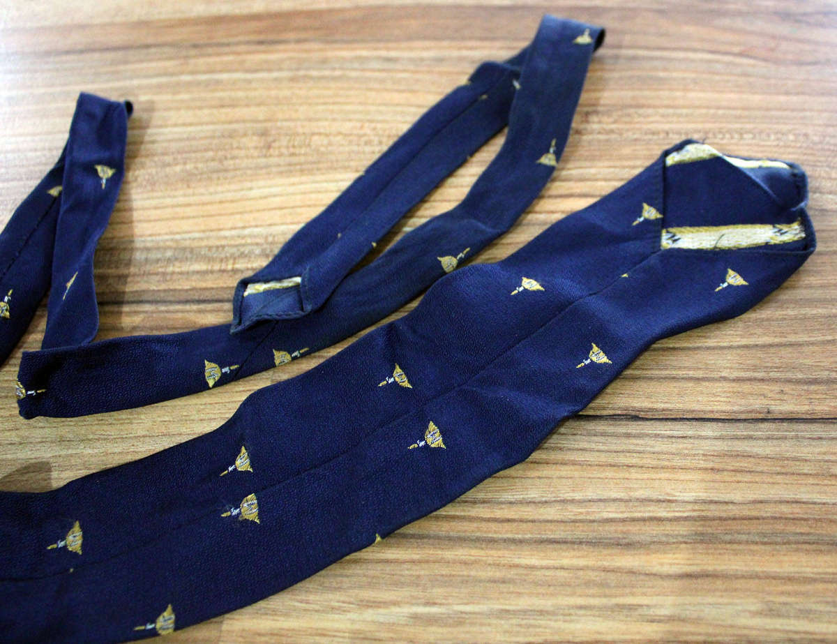 MOTH tie