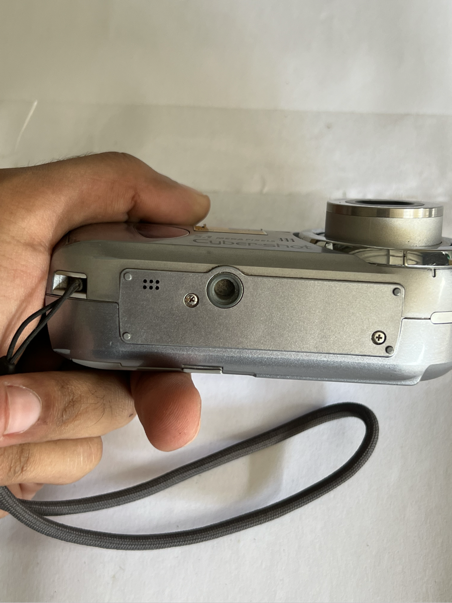 Sony cyber shot dsc-p93a