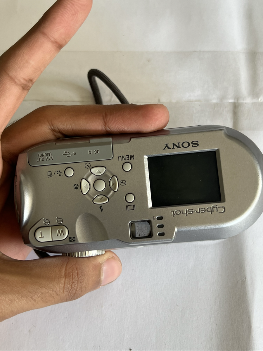 Sony cyber shot dsc-p93a