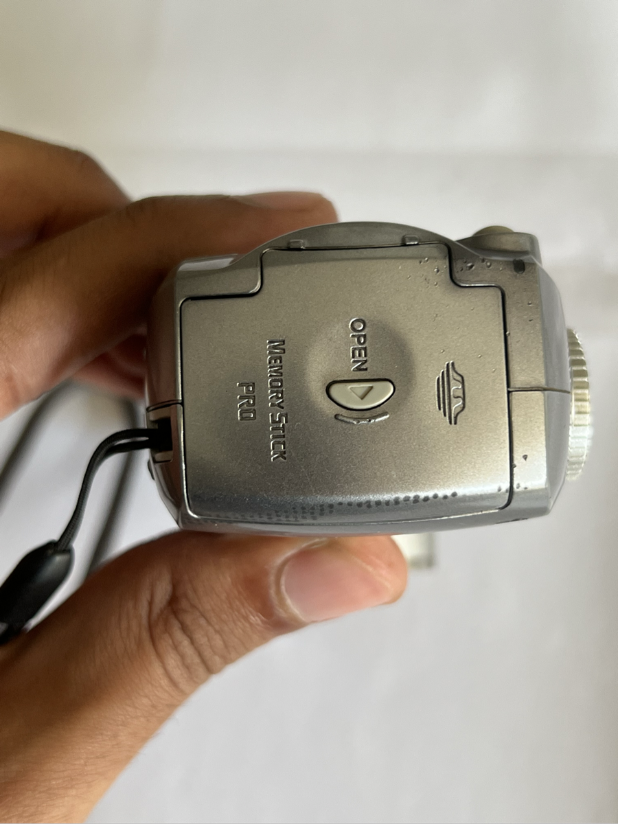 Sony cyber shot dsc-p93a