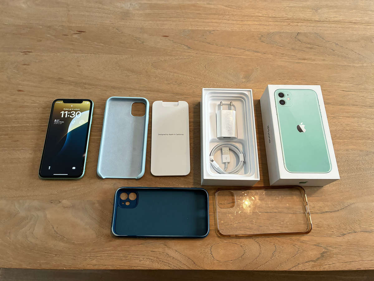 iPhone 11, 128 GB plus covers