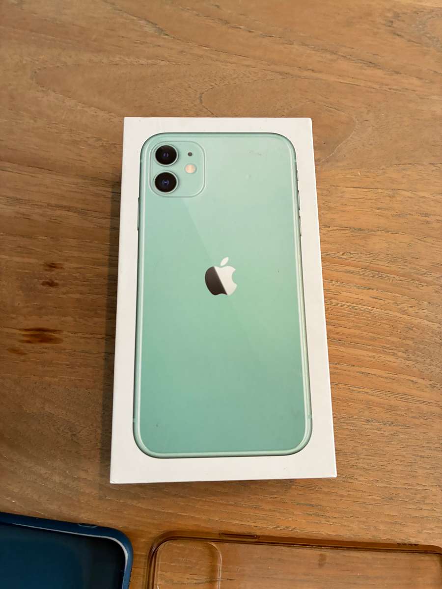 iPhone 11, 128 GB plus covers